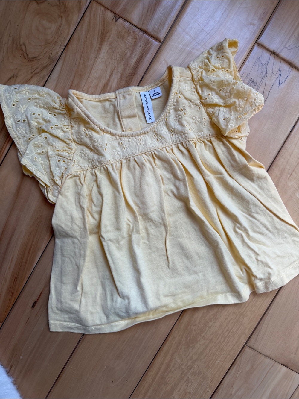 Janie and Jack Sz. 5 Yellow Eyelet Flutter Sleeve Top